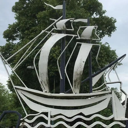 Dinghy In The Shiphouse Дом отдыха Хокзиль
